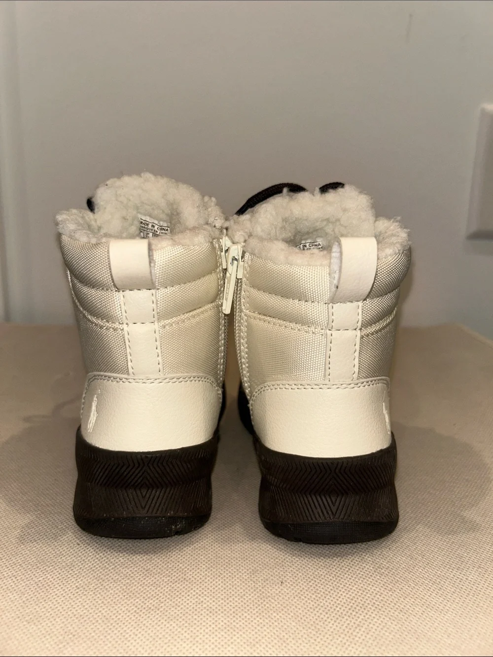 Polo Ralph Lauren Girl’s snow boots featuring a white nylon upper, Size 8